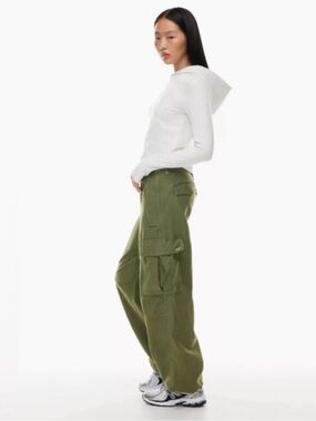 Aritzia TNA Supply Cargo Pants Sz 4